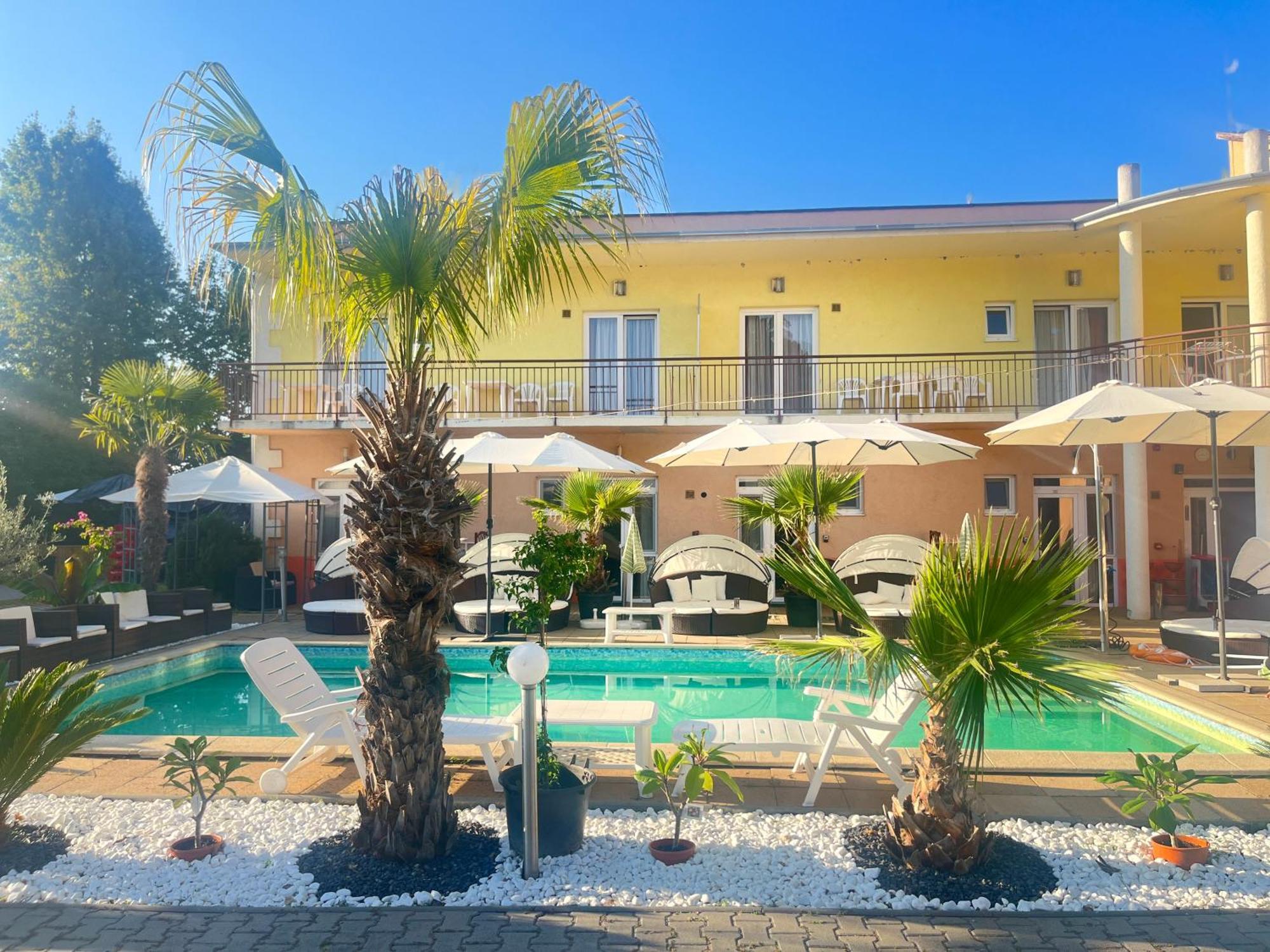Beach Hotel 3*