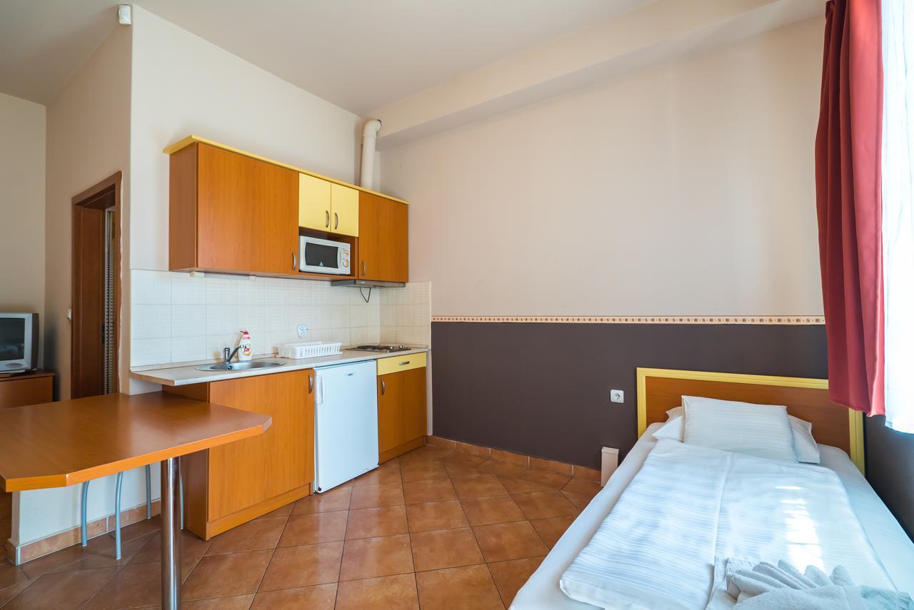 Beach Hotel Hotel 3*